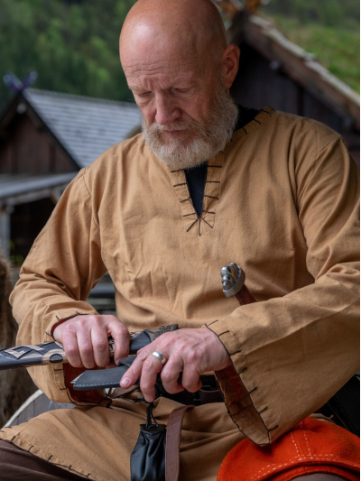 Trollfelsen Männer Tunika  Erwin Leonardo Carbone hoonigbraun2